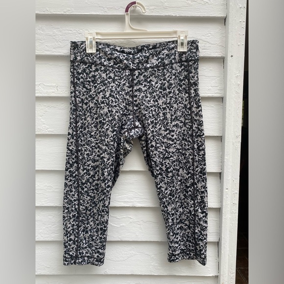 Under Armour Black and White Camouflage Leggings - Picture 1 of 4